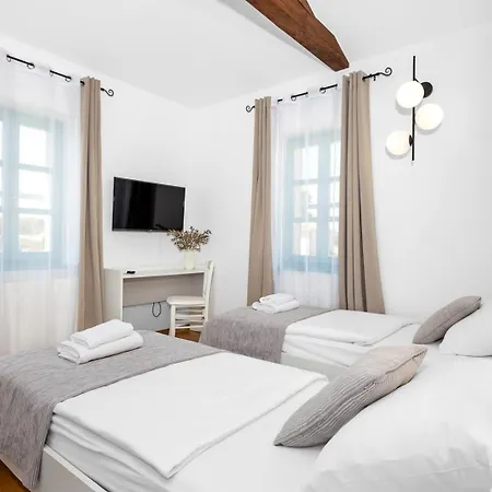 Vila Stone Zorritta With A Pool And A Beautiful Garden