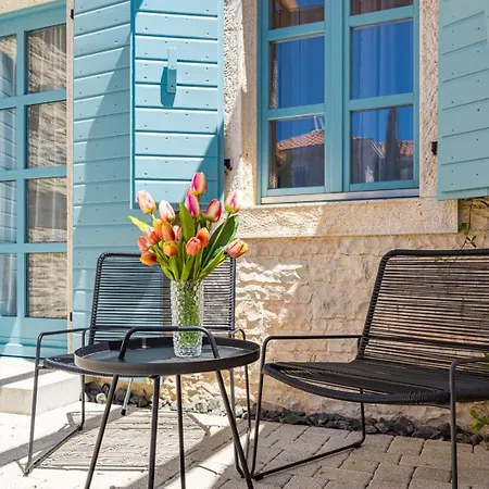 Vila Stone Zorritta With A Pool And A Beautiful Garden *