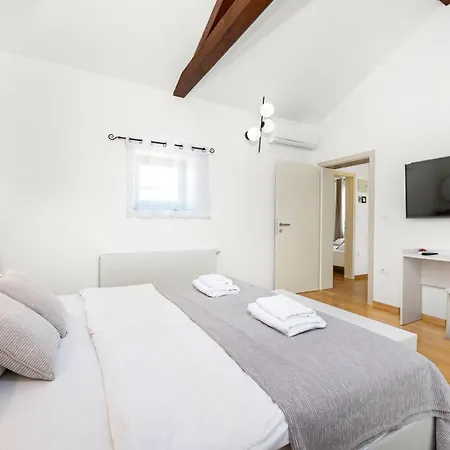 Vila Stone Zorritta With A Pool And A Beautiful Garden