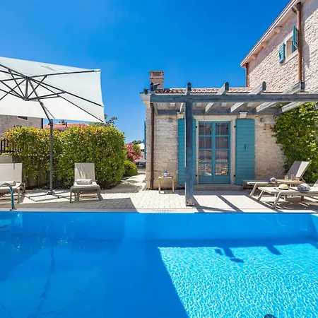 Stone Zorritta With A Pool And A Beautiful Garden Vila *