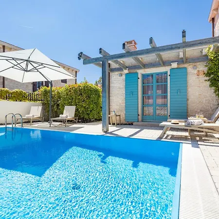 Vila Stone Zorritta With A Pool And A Beautiful Garden *