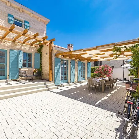 Stone Zorritta With A Pool And A Beautiful Garden Vila *