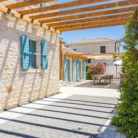 Stone Zorritta With A Pool And A Beautiful Garden Vila *