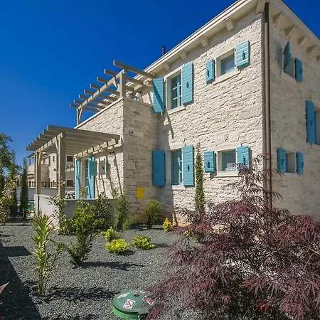 Vila Stone Zorritta With A Pool And A Beautiful Garden