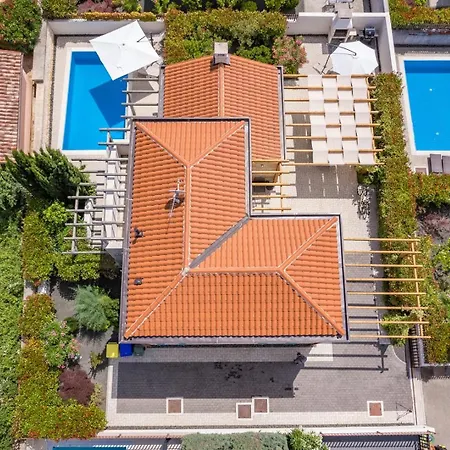 Stone Zorritta With A Pool And A Beautiful Garden Villa Ližnjan