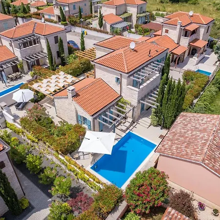 Villa Stone Zorritta With A Pool And A Beautiful Garden