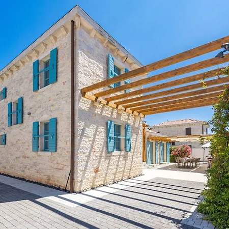 Villa Stone Zorritta With A Pool And A Beautiful Garden