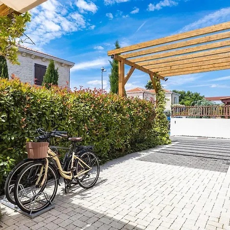 Stone Zorritta With A Pool And A Beautiful Garden Villa *
