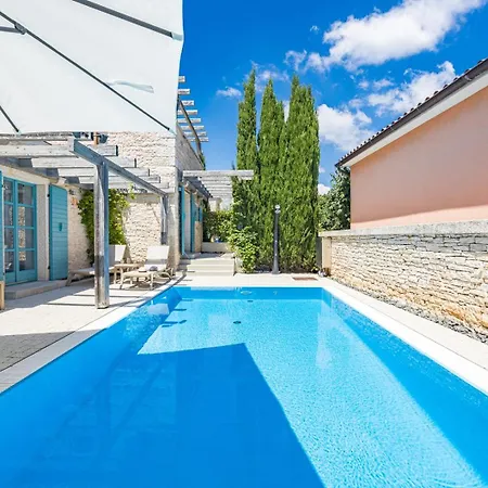Stone Zorritta With A Pool And A Beautiful Garden Villa Ližnjan