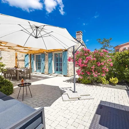 Stone Zorritta With A Pool And A Beautiful Garden *