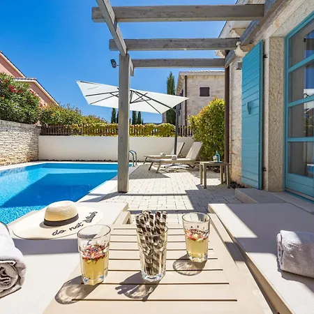 Villa Stone Zorritta With A Pool And A Beautiful Garden