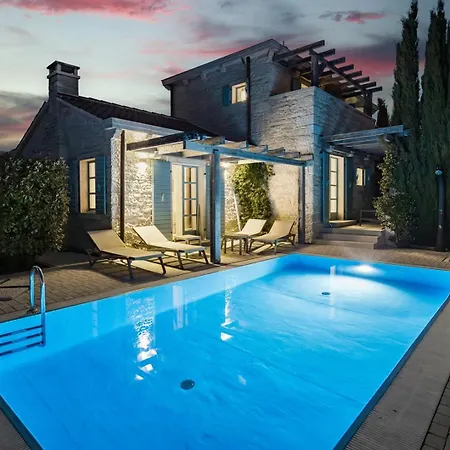 Stone Zorritta With A Pool And A Beautiful Garden Villa *